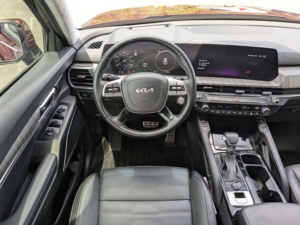 Used 2024 Kia Telluride SX Prestige w/ Towing Package image 16