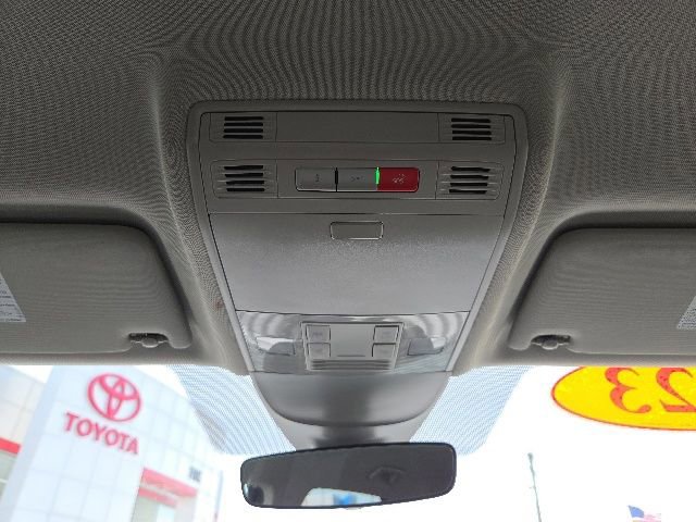 Used 2023 Volkswagen Taos SE AWD/4WD image 21