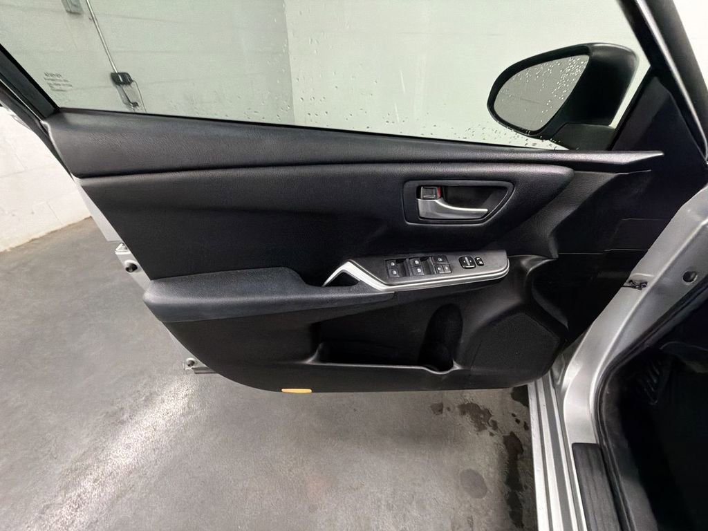 Used 2016 Toyota Camry LE image 19