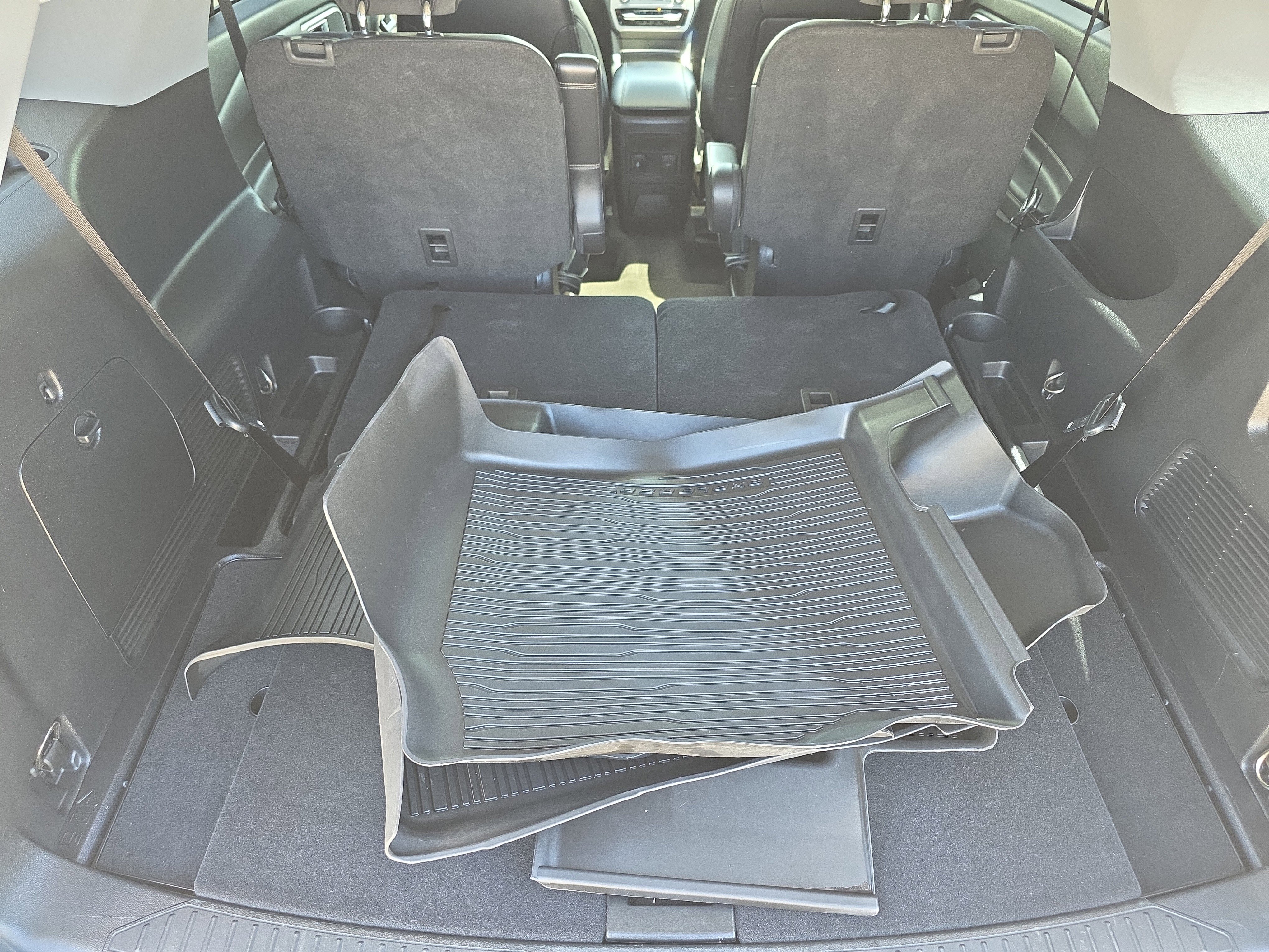 Used 2022 Ford Explorer XLT w/ Equipment Group 202A RWD image 11