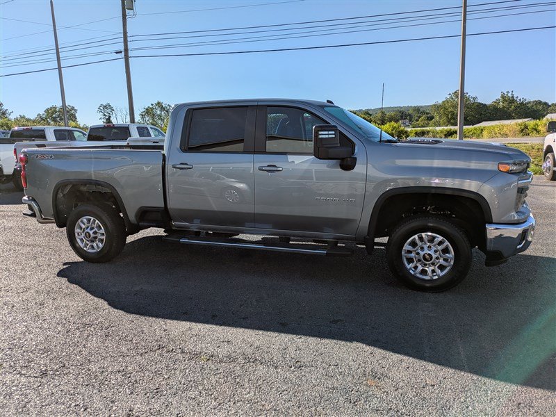 Used 2025 Chevrolet Silverado 2500 LT w/ Convenience Package AWD/4WD image 8