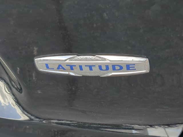 Used 2019 Jeep Cherokee Latitude w/ Popular Appearance Group FWD image 12
