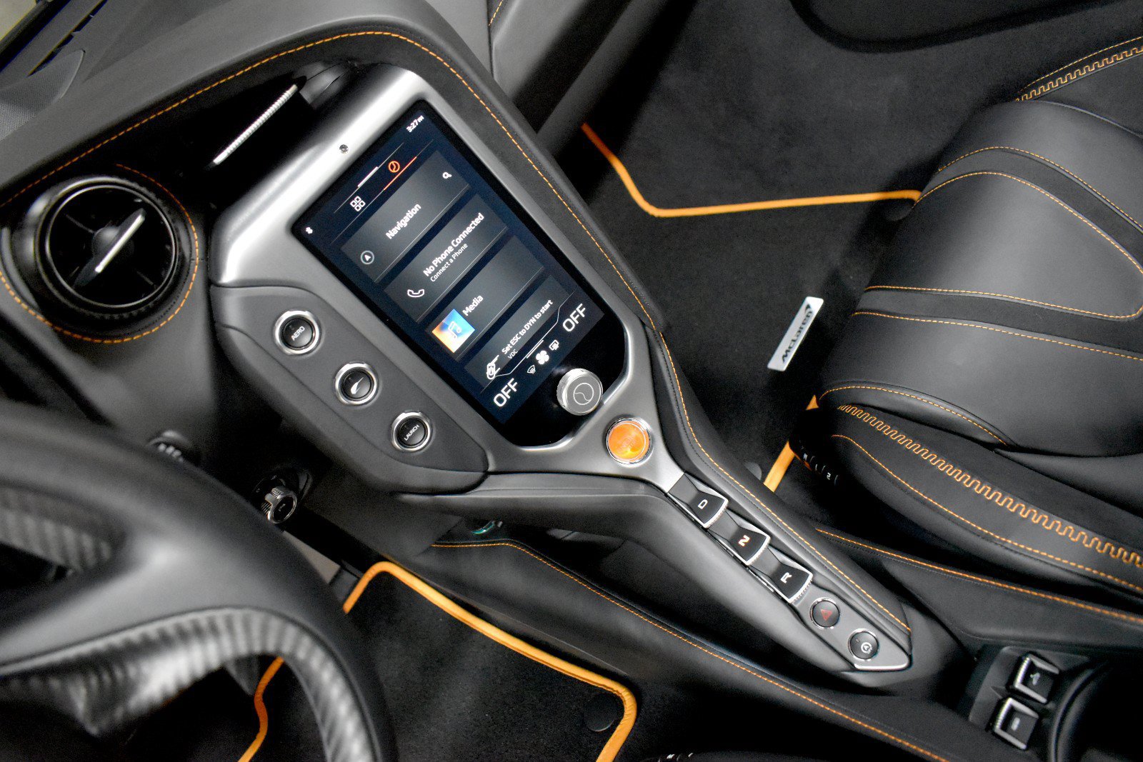 Used 2025 McLaren 750S Spider RWD image 28
