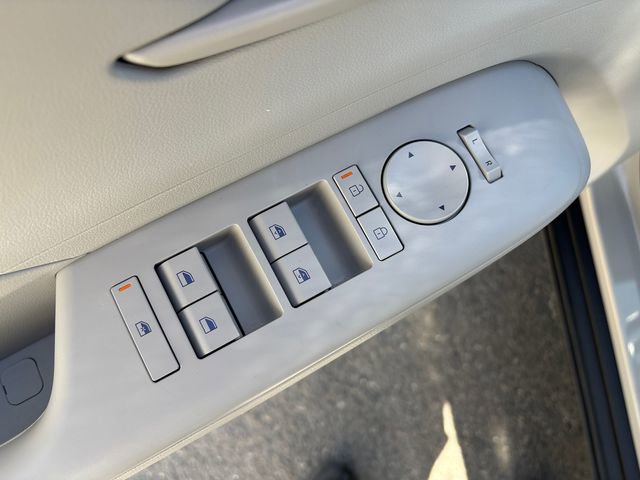 Used 2026 Hyundai Kona SEL Sport FWD image 24