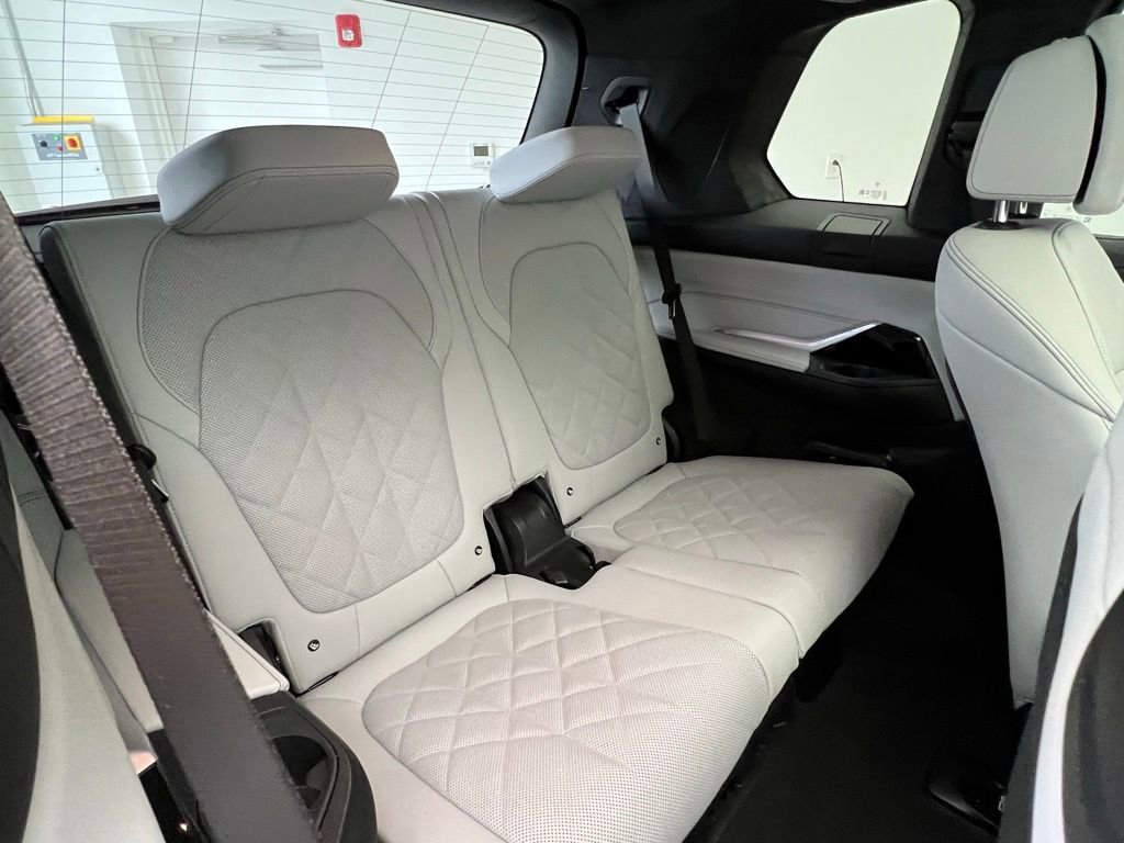 New 2026 BMW X7 xDrive40i w/ M Sport Package image 9