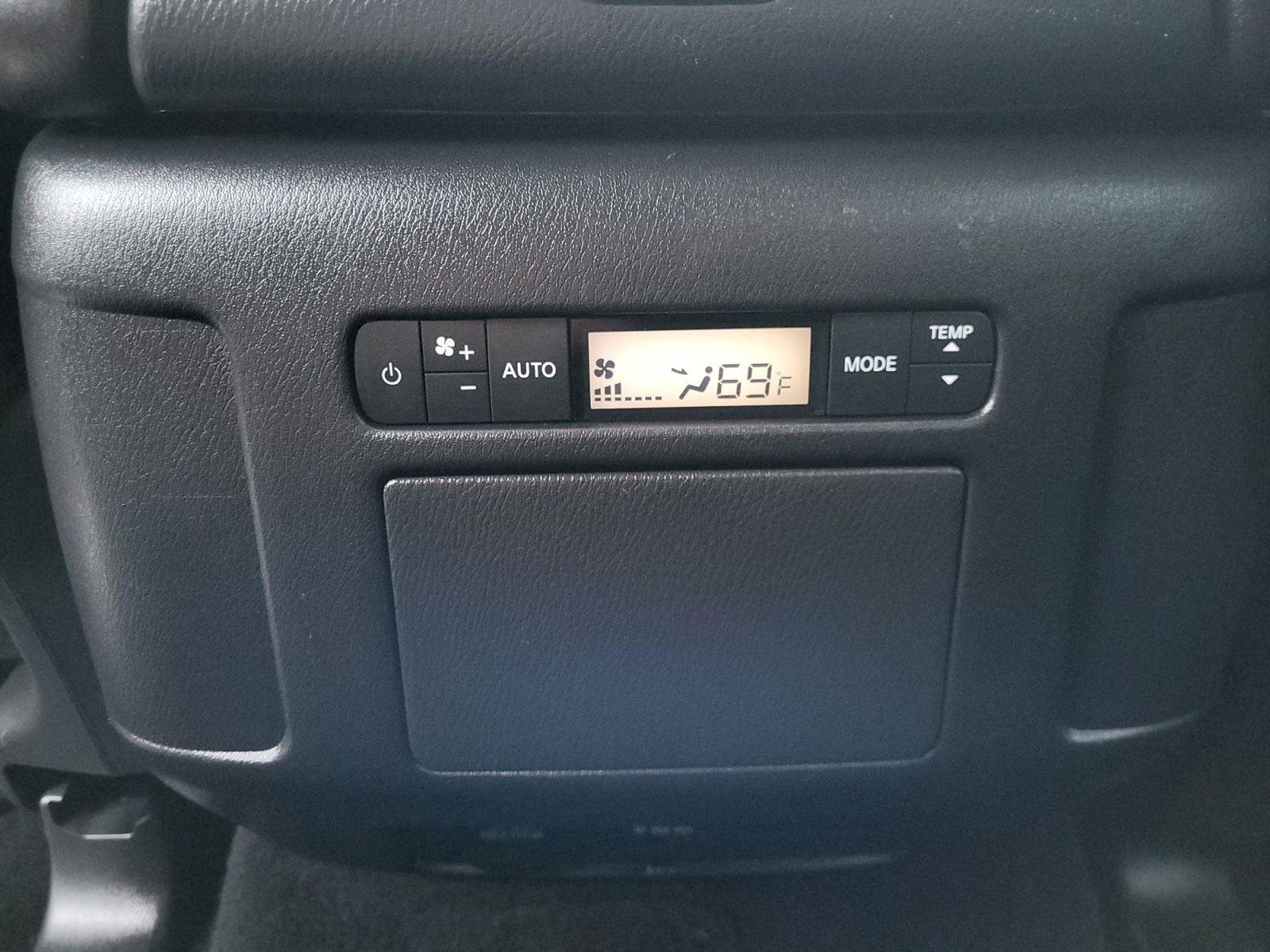 Used 2024 Nissan Armada SL w/ Captain's Chairs Package image 23