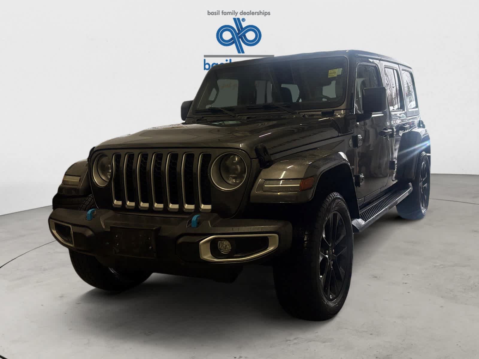 Used 2023 Jeep Wrangler Unlimited Sahara w/ Cold Weather Group AWD/4WD image 2