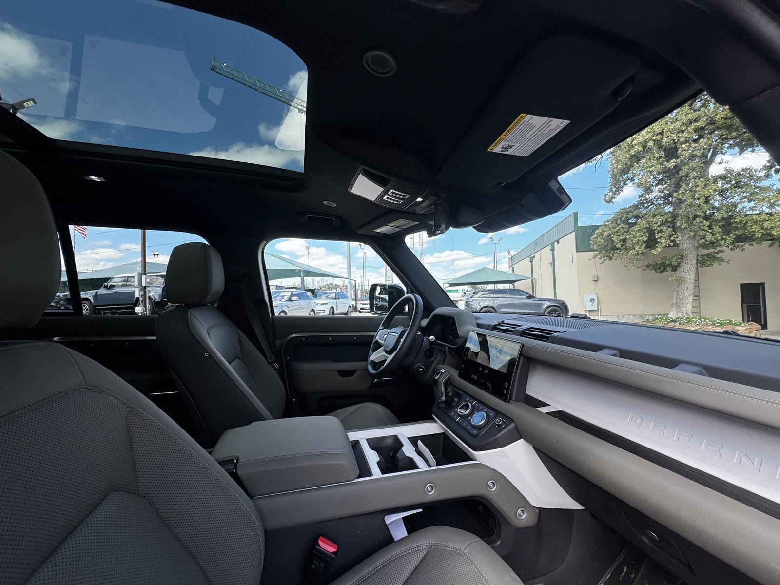 Certified 2025 Land Rover Defender 110 X-Dynamic SE AWD/4WD image 17