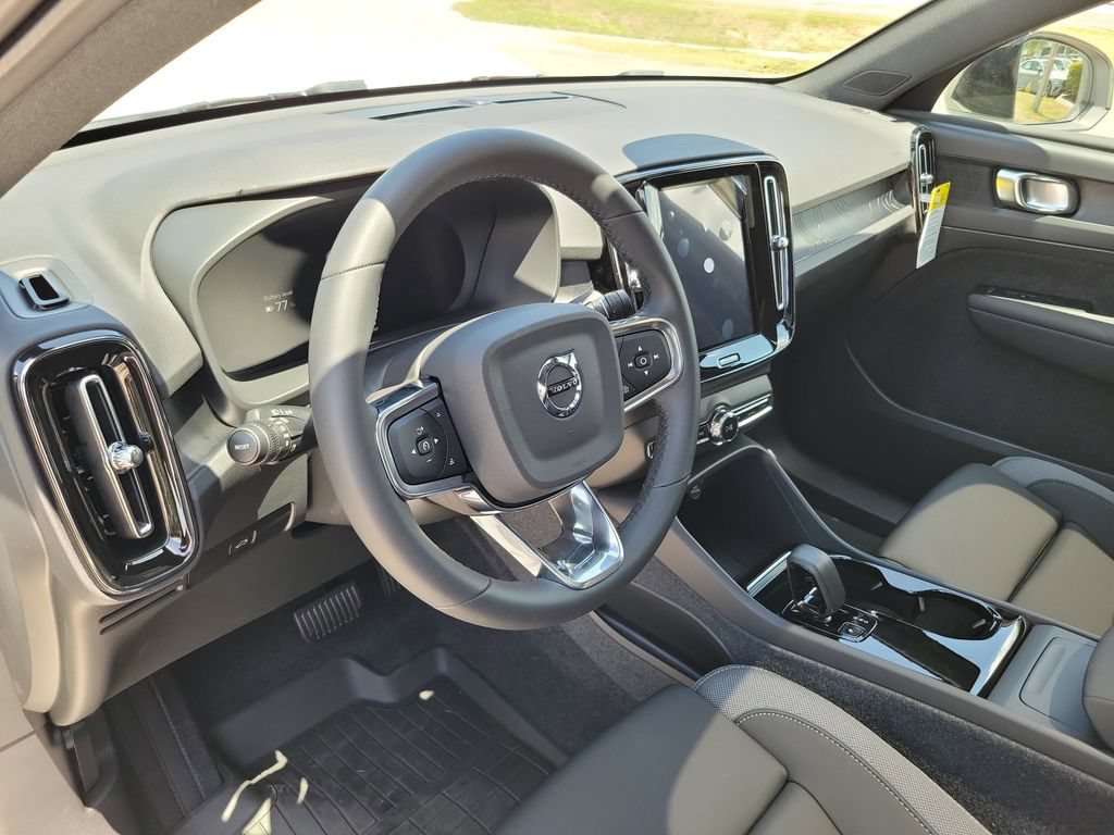 New 2024 Volvo C40 Recharge Core w/ Climate Package AWD/4WD image 9