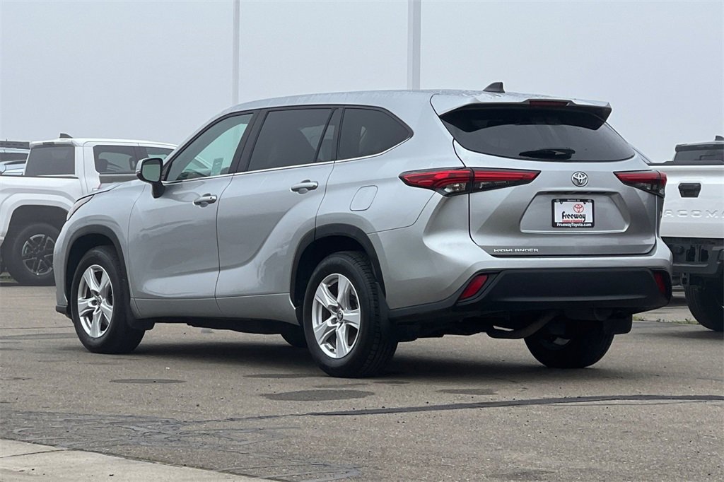 Certified 2023 Toyota Highlander L image 7