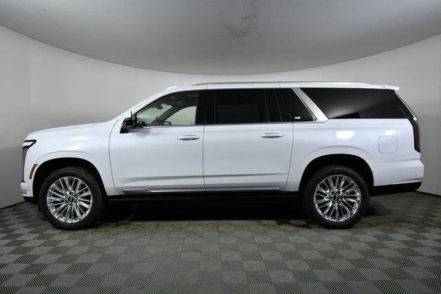 Used 2026 Cadillac Escalade ESV Luxury w/ LPO, Floor Liner Package AWD/4WD image 2