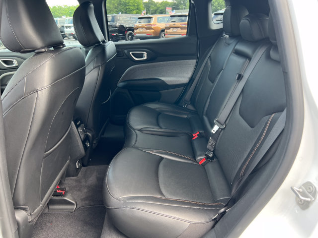 Used 2023 Jeep Compass Latitude w/ Sun and Sound Group AWD/4WD image 5