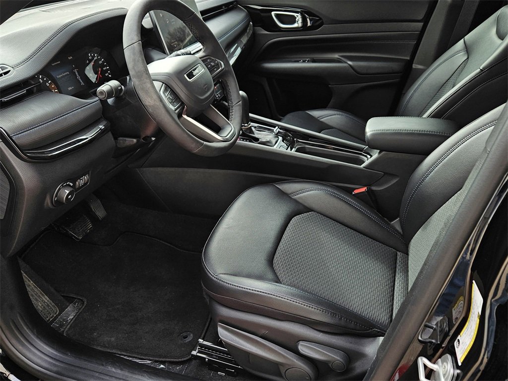 New 2026 Jeep Compass Latitude image 13