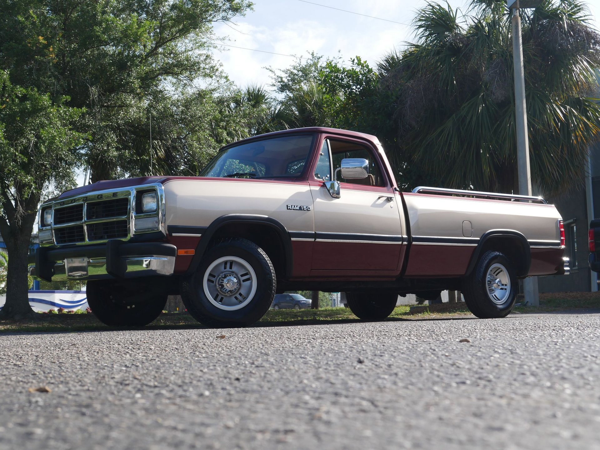 Used 1992 Dodge D/W Truck 150 RWD image 8