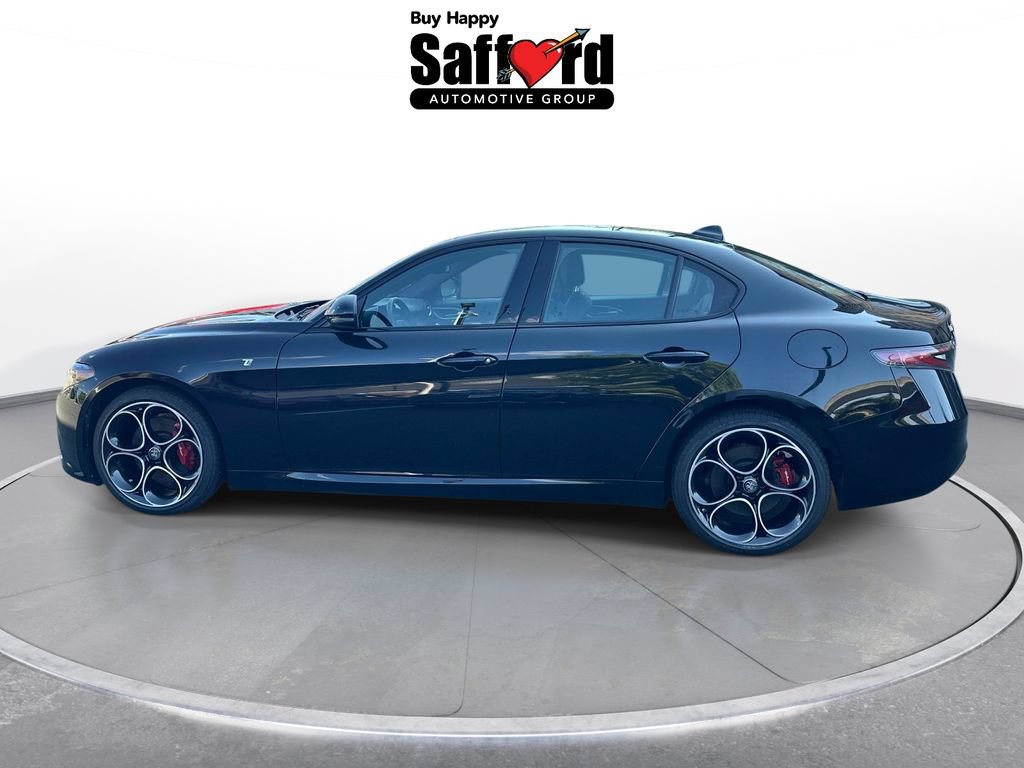 Used 2024 Alfa Romeo Giulia Ti AWD/4WD image 5