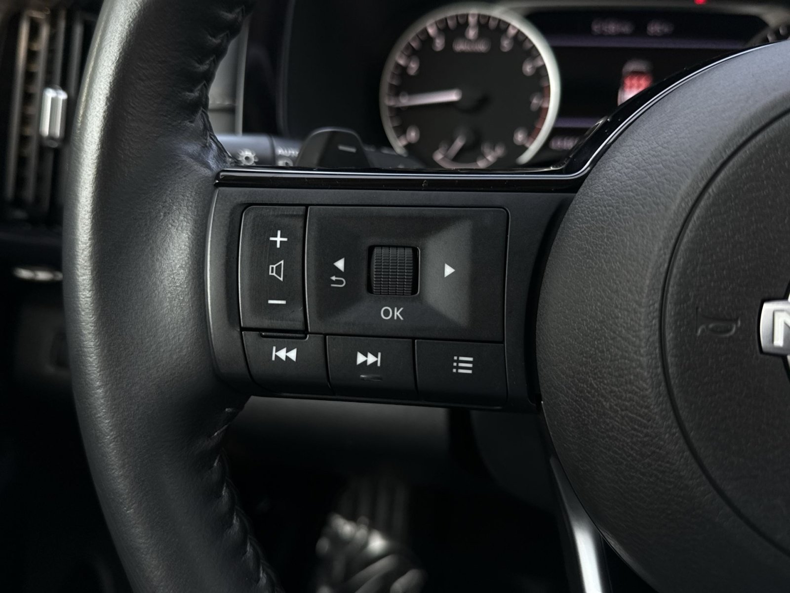 Used 2022 Nissan Pathfinder SV AWD/4WD image 22