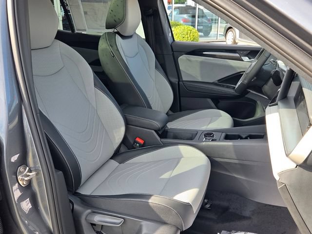 New 2026 Volkswagen Tiguan SE R-Line FWD image 17