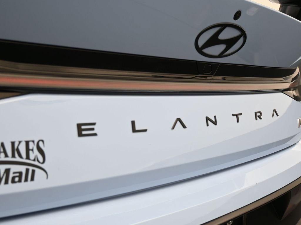 Used 2025 Hyundai Elantra N image 40