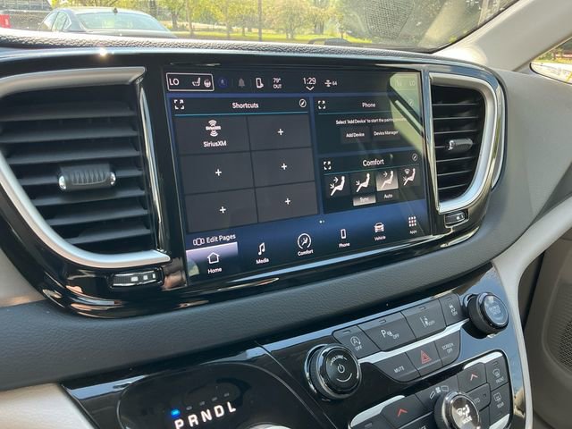 Used 2023 Chrysler Pacifica Touring-L FWD image 21