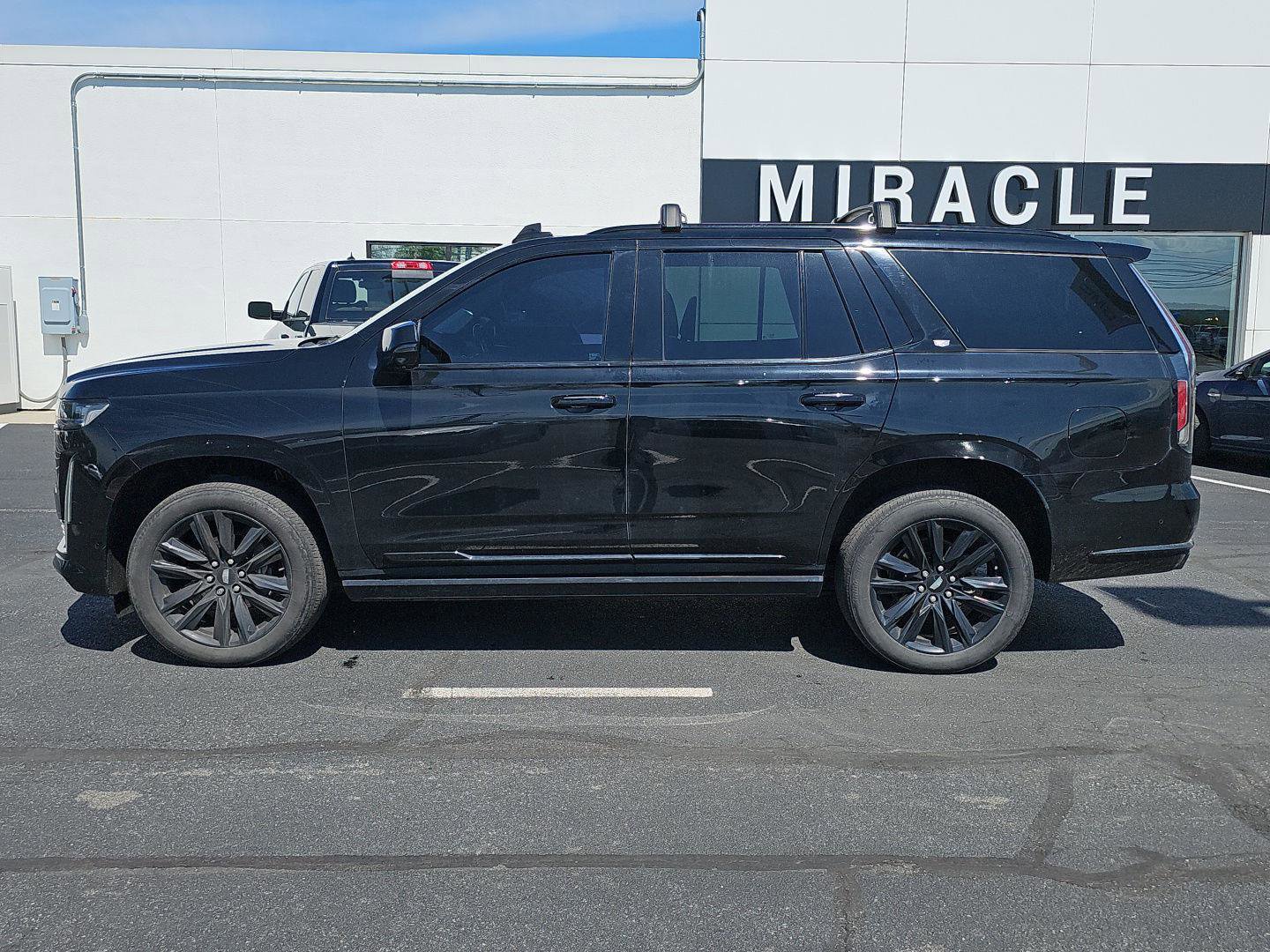 Used 2023 Cadillac Escalade Sport Platinum AWD/4WD image 3
