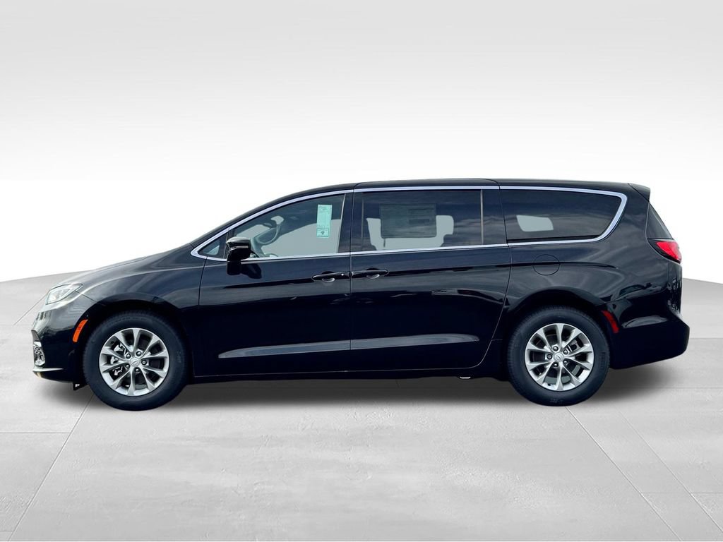 New 2026 Chrysler Pacifica Limited FWD image 4