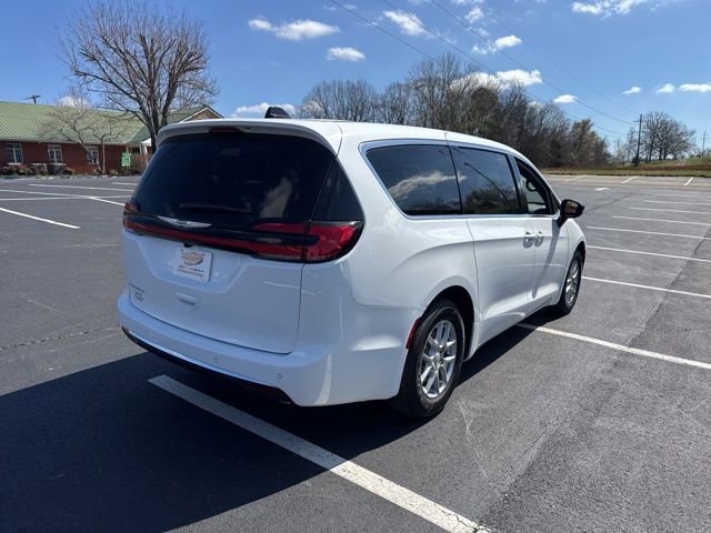 New 2026 Chrysler Pacifica Select image 7