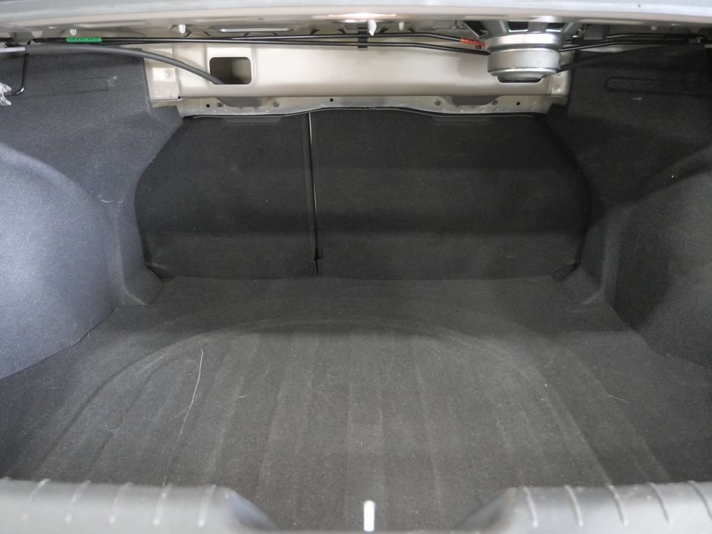 Used 2025 Hyundai Elantra Limited FWD image 25