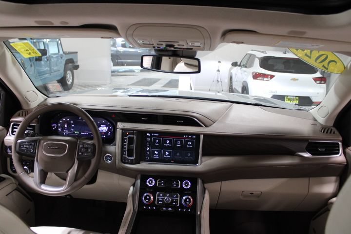 Used 2024 GMC Yukon XL Denali AWD/4WD image 3