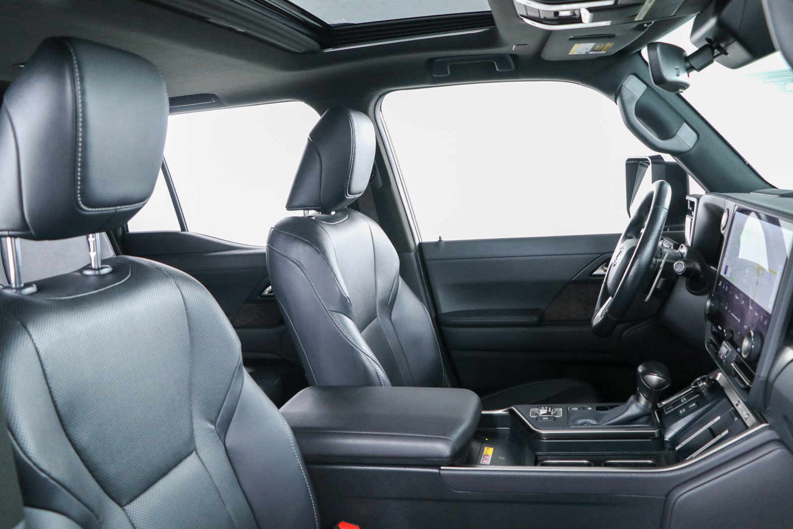 Used 2025 Lexus GX 550 w/ Accessory Package (2T) AWD/4WD image 30