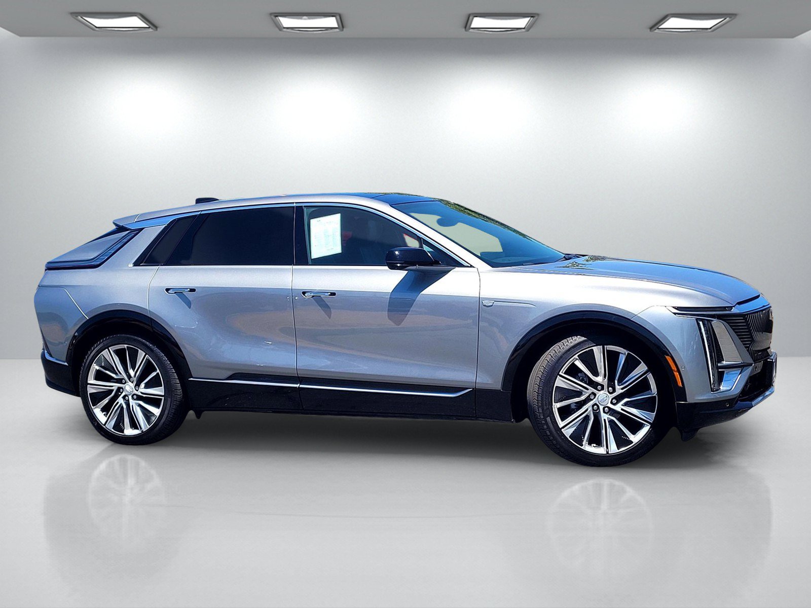 Certified 2025 Cadillac Lyriq Luxury w/ LPO, Floor Liner Package AWD/4WD image 3