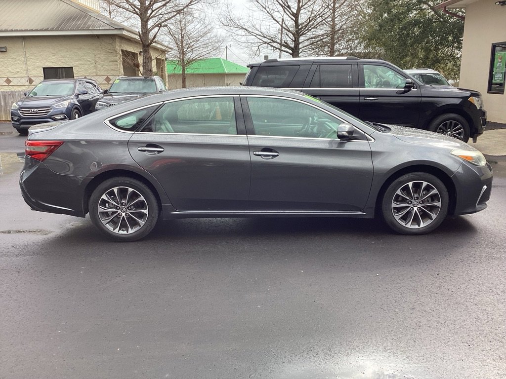 Used 2018 Toyota Avalon XLE image 8