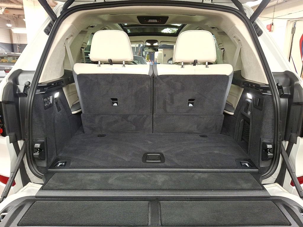 Used 2025 BMW X7 M60i image 27