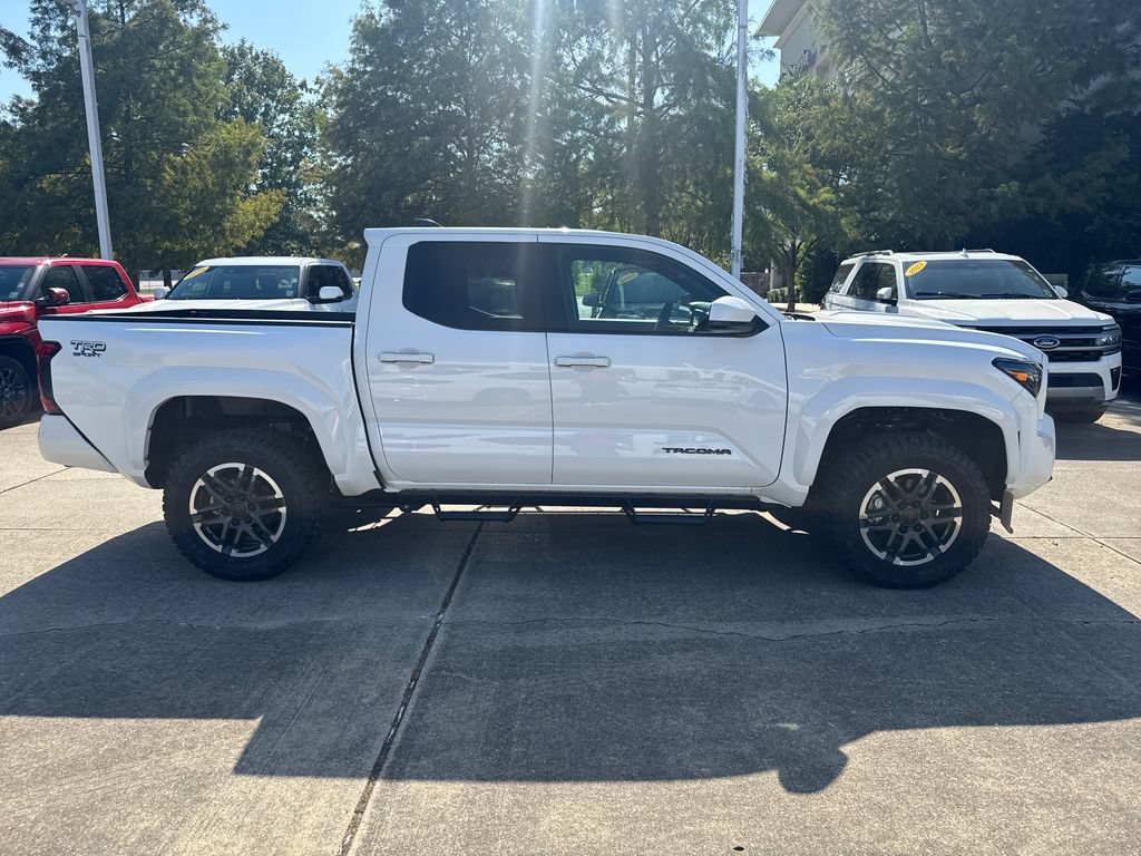 Used 2025 Toyota Tacoma TRD Sport AWD/4WD image 8