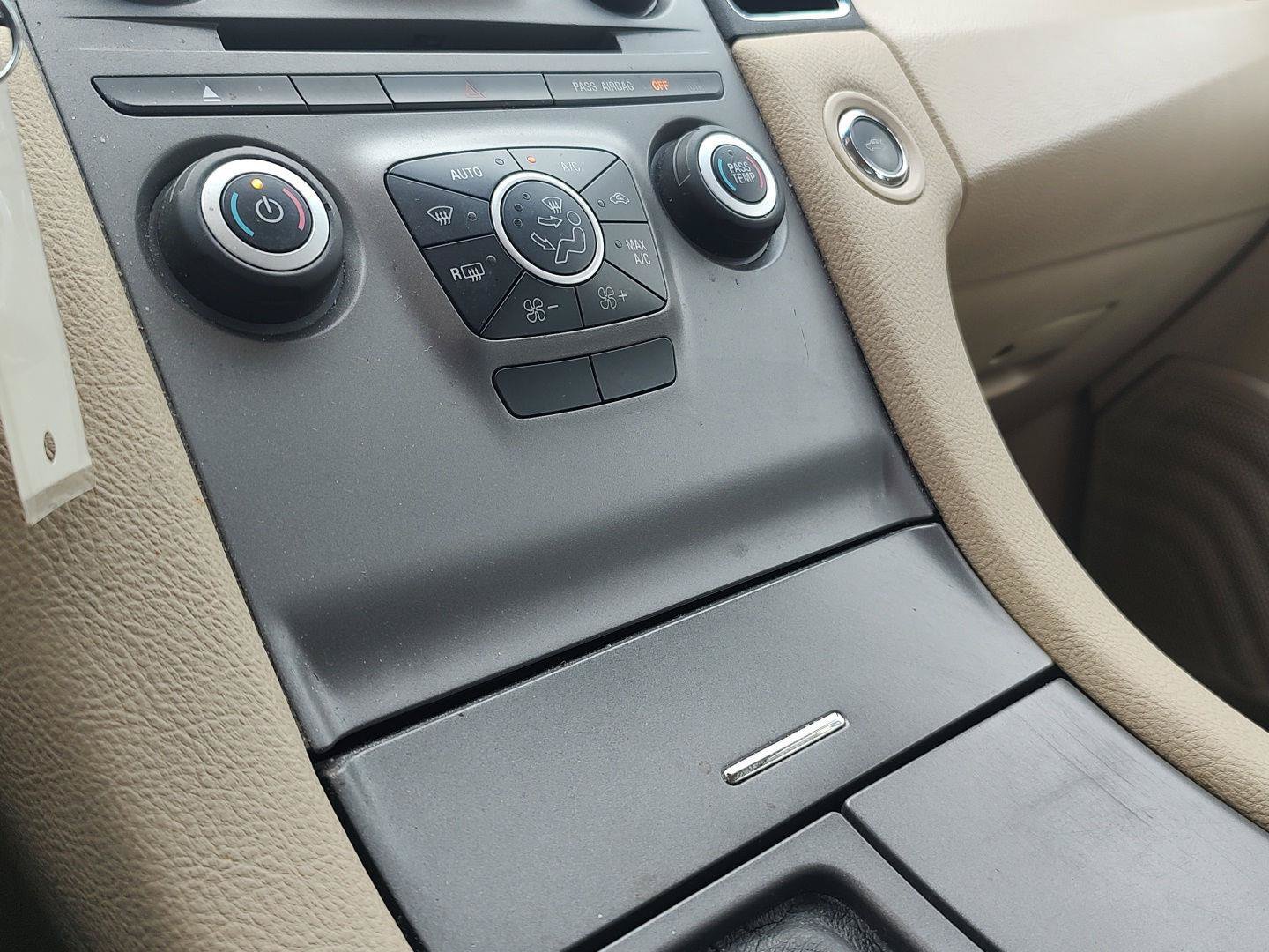 Used 2016 Ford Taurus SEL FWD image 9