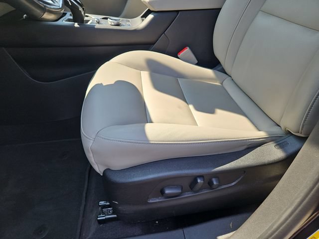 Certified 2022 Cadillac XT4 Luxury w/ Cold Weather Package FWD image 22