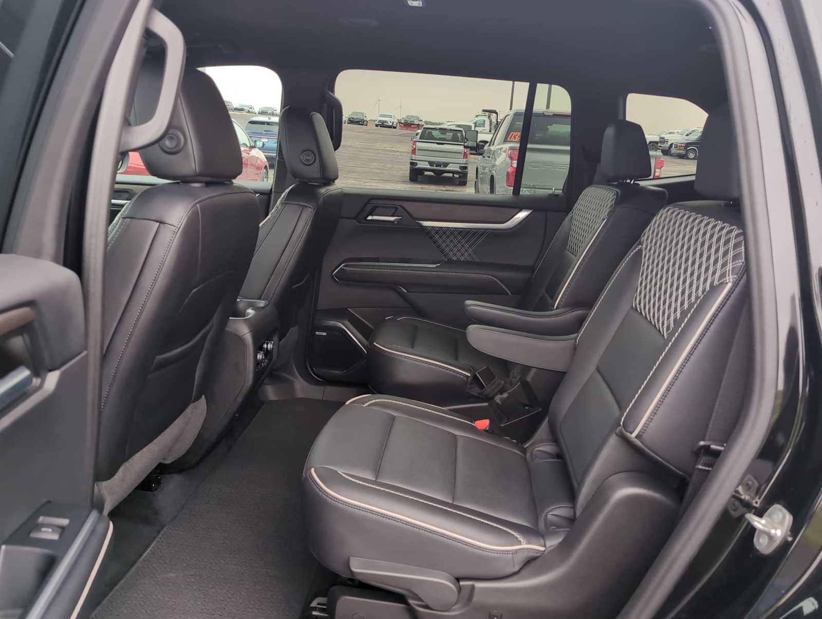 Used 2024 GMC Acadia Denali AWD/4WD image 25