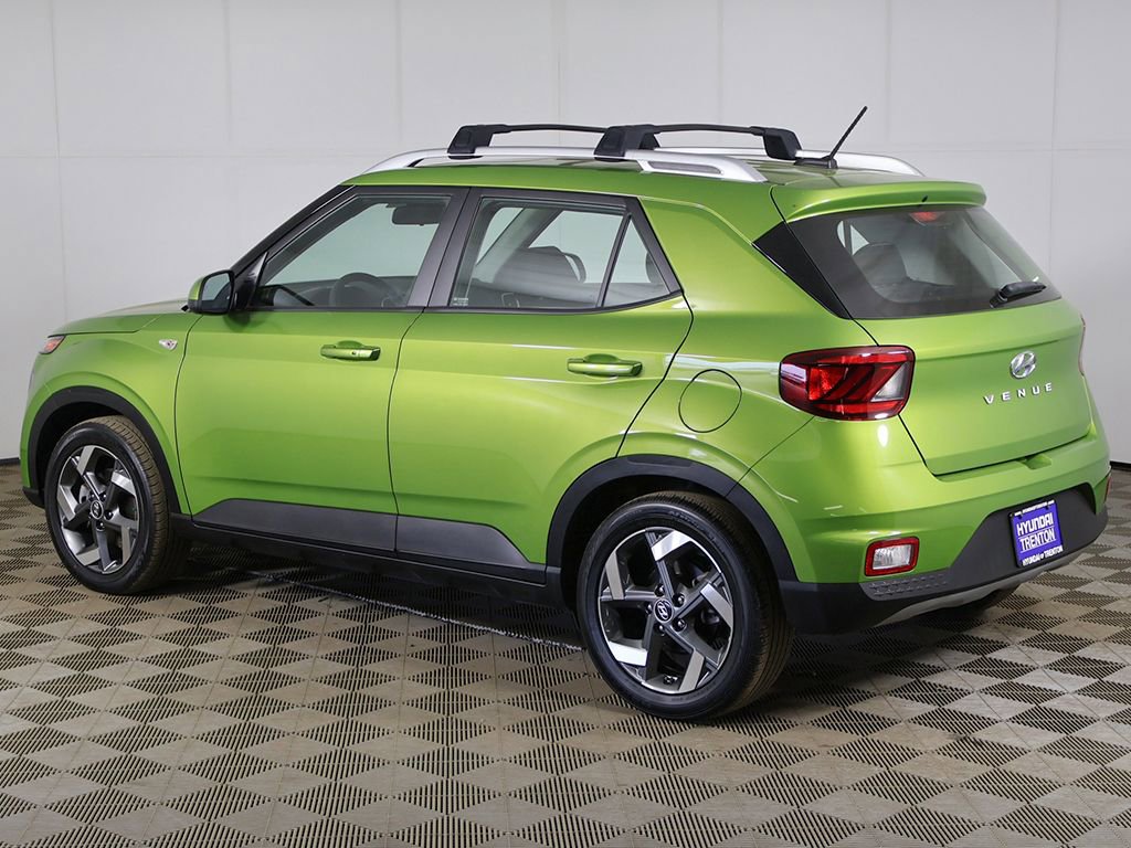 Certified 2024 Hyundai Venue SEL image 8
