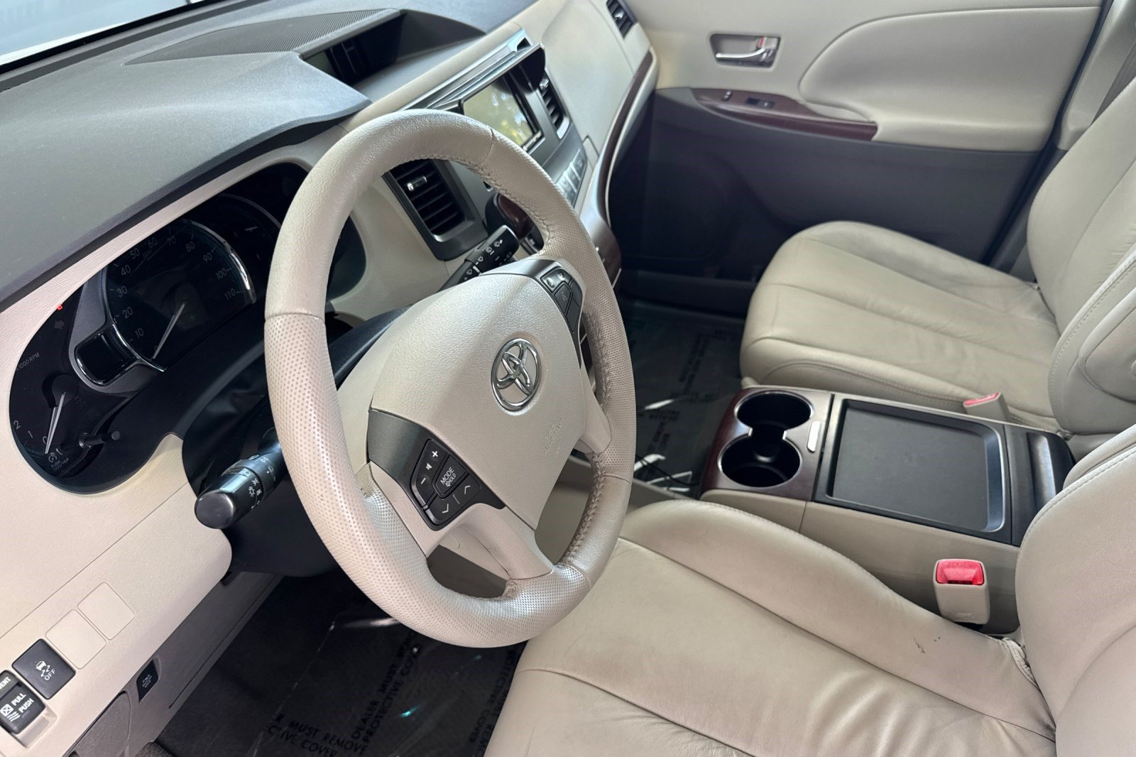 Used 2011 Toyota Sienna XLE FWD image 11
