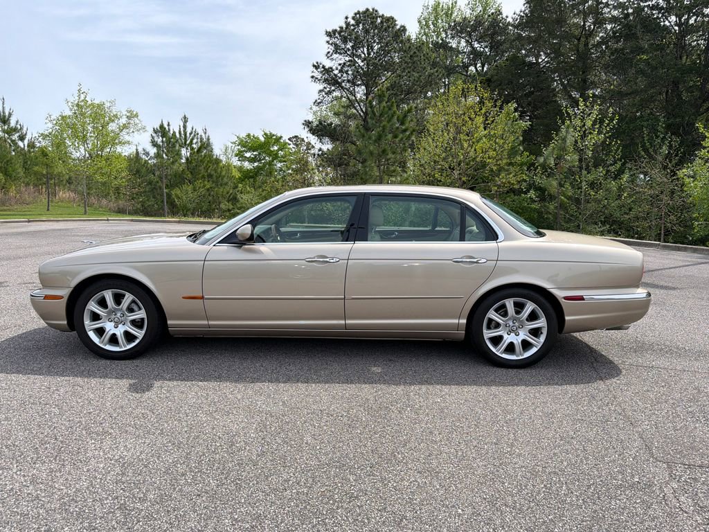 Used 2005 Jaguar XJ8 image 10