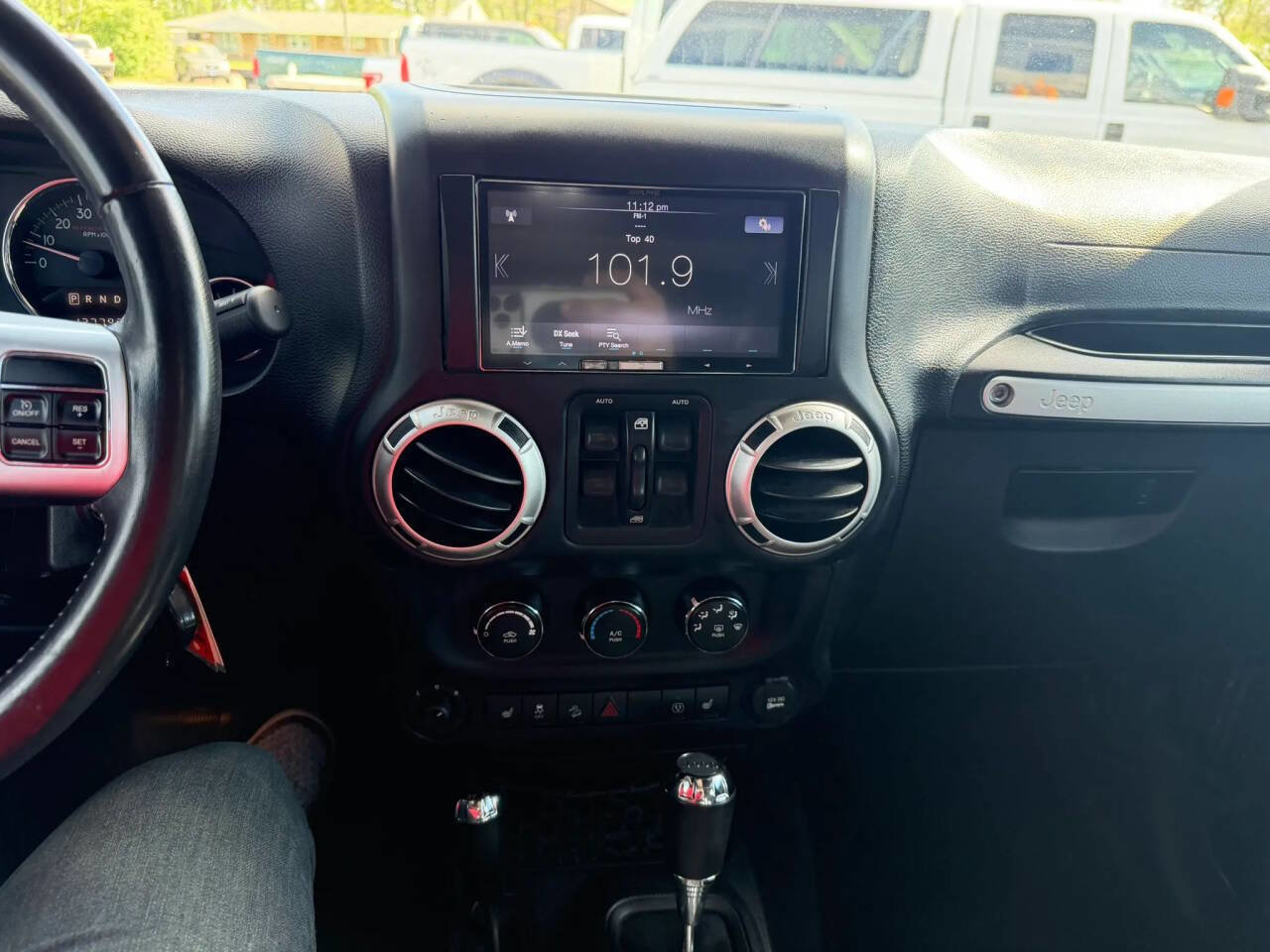 Used 2016 Jeep Wrangler Unlimited Rubicon image 40