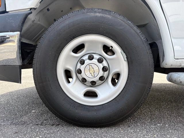 Used 2024 Chevrolet Express 2500 w/ Driver Convenience Package RWD image 17