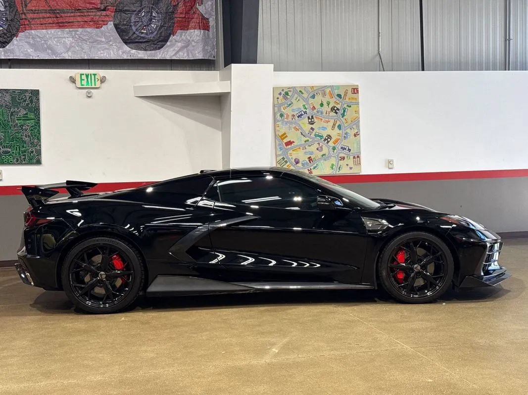Used 2022 Chevrolet Corvette Stingray Premium Conv w/ Z51 Performance Package RWD image 4