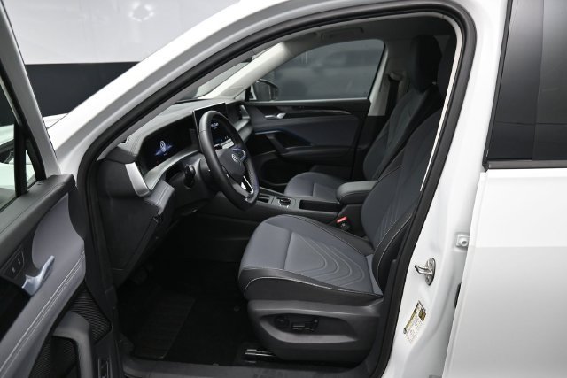 Certified 2026 Volkswagen Tiguan SE w/ Panoramic Sunroof Package AWD/4WD image 9