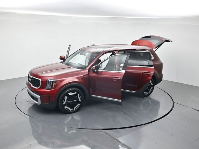 Used 2023 Kia Telluride EX w/ EX Captain's Chair Package FWD image 44