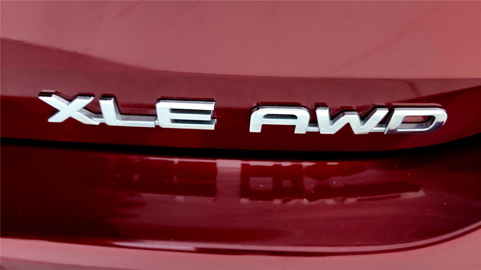 Used 2020 Toyota Highlander XLE image 14