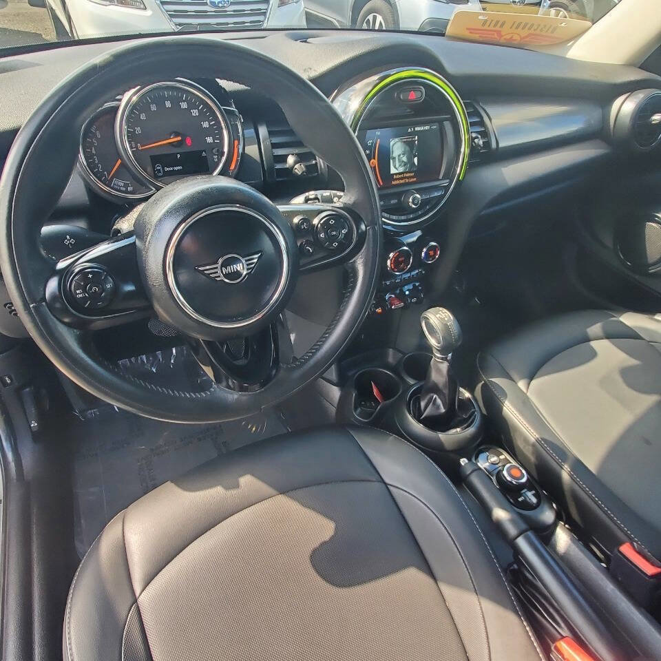 Used 2019 MINI Cooper 4-Door Hardtop image 10