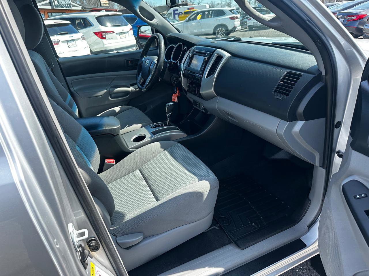 Used 2013 Toyota Tacoma 4x4 Access Cab V6 w/ SR5 Pkg image 19