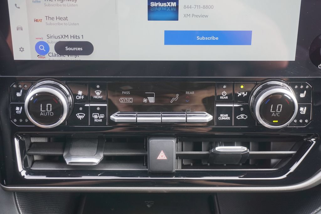 Used 2025 Toyota Highlander Limited AWD/4WD image 15