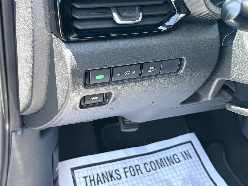 Used 2024 Nissan Sentra SV FWD image 8