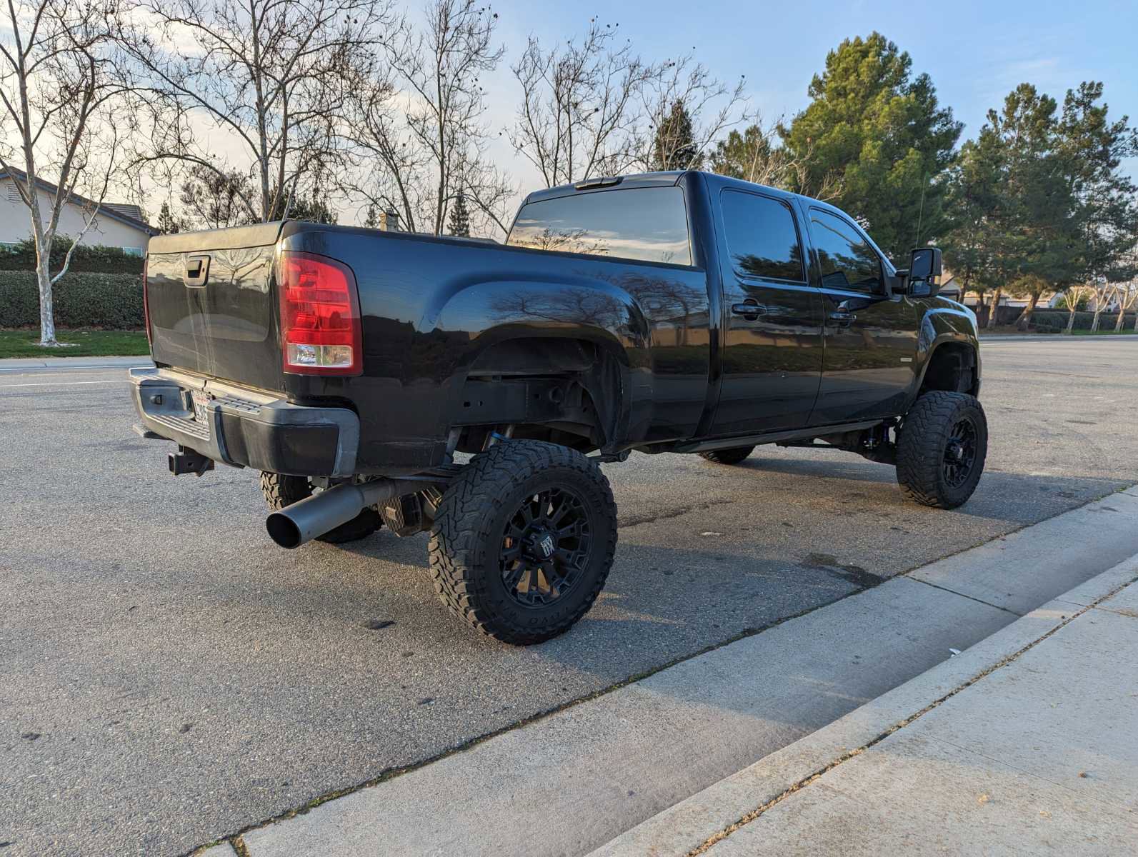 Used 2007 GMC Sierra 2500 SLT w/ EZ-Lift Tailgate Package RWD image 5